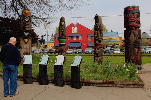The starting point for a Totem Tour is lined with colourful totems.