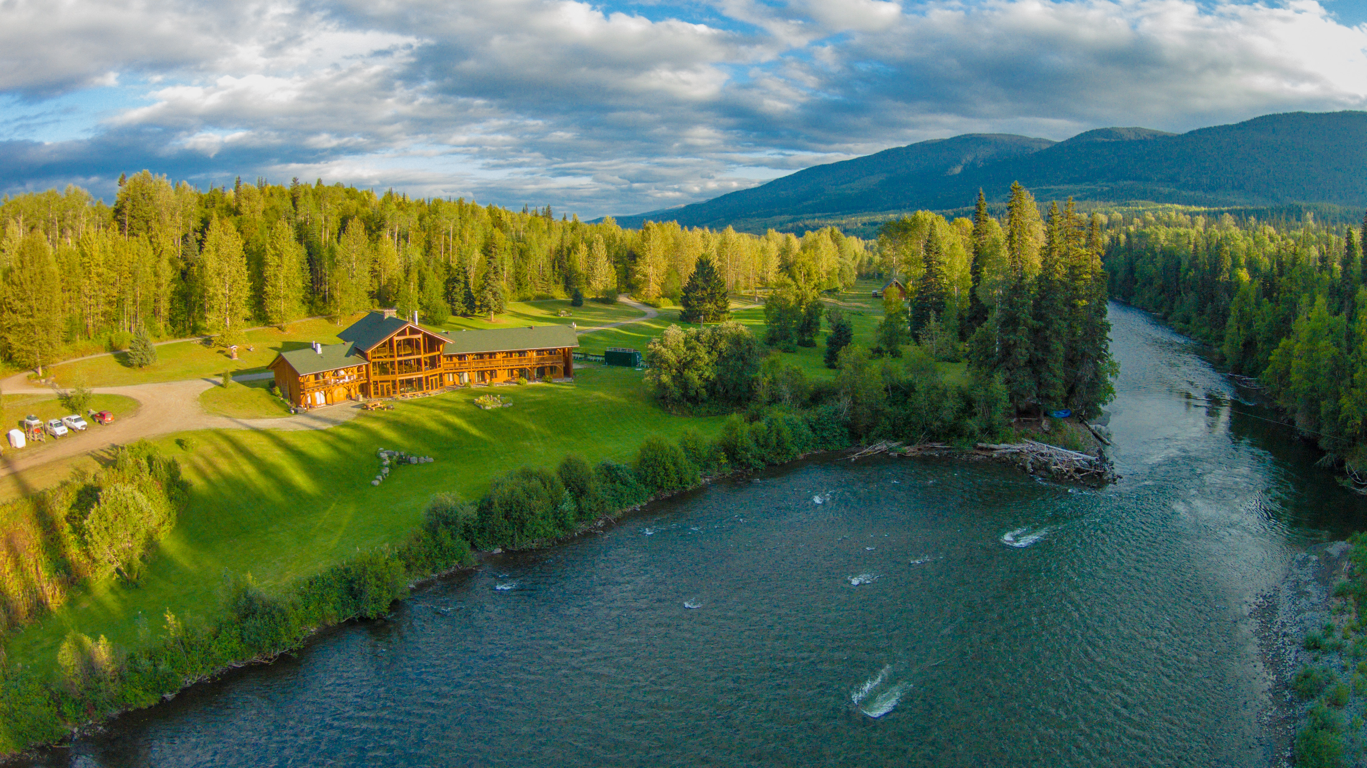 Bear Claw Lodge on the banks of the Kispiox River.