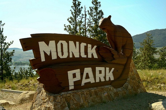 A wooden sign of a beaver that says Monck Park.