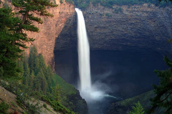 A stunning waterfall in a protected basin.