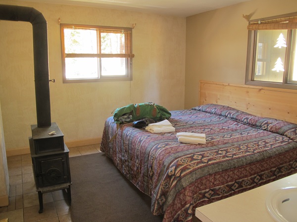 Room in Bungalow at Cathedral Lakes Lodge