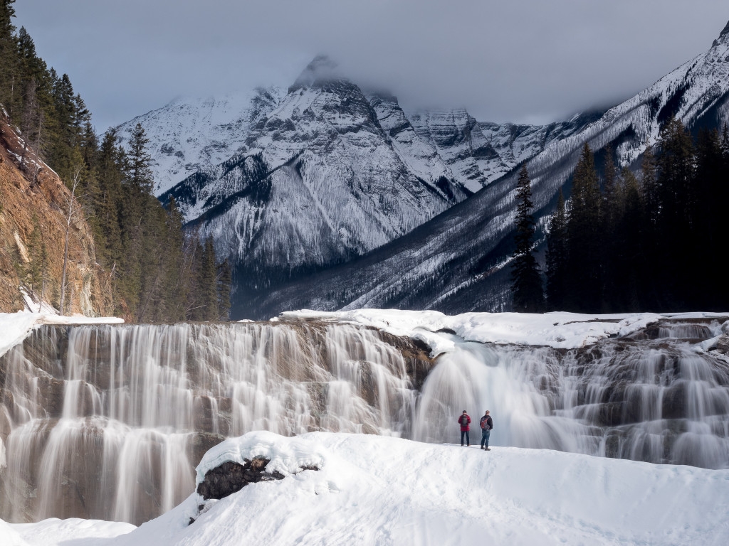 Summer &amp; Winter at Wapta Falls in Yoho National Park - Explore BC | Super, Natural BC