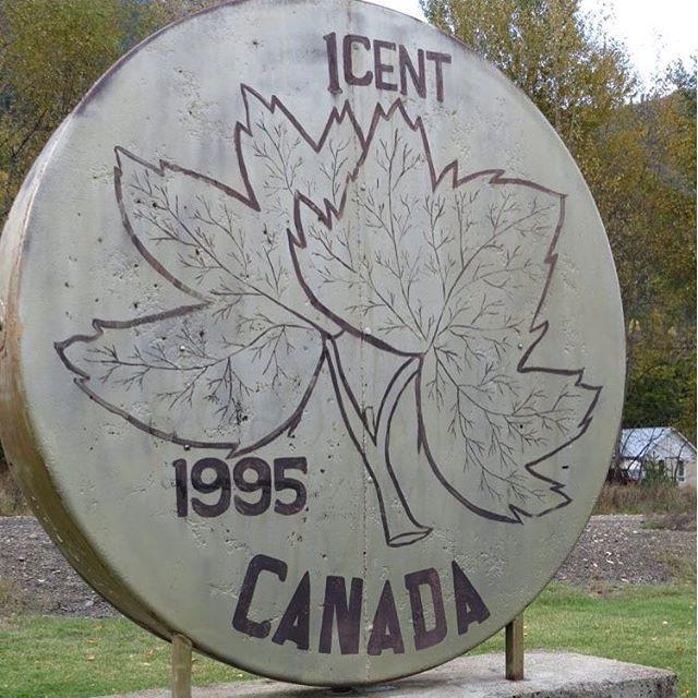 A statue depicting a giant penny from the year 1995.