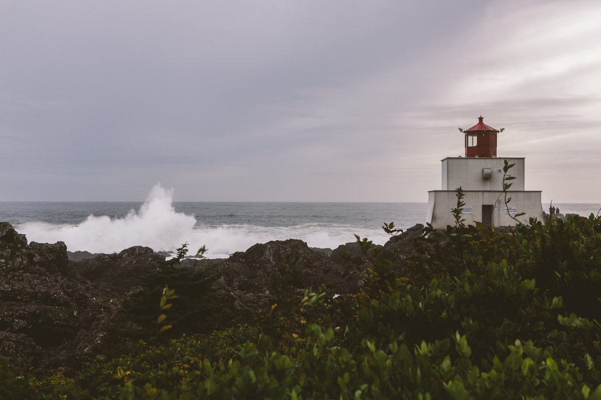 Amphitrite Lighthouse at the Wild Pacific Trail in Ucluelet | Tourism Vancouver Island/Ben Giesbrecht