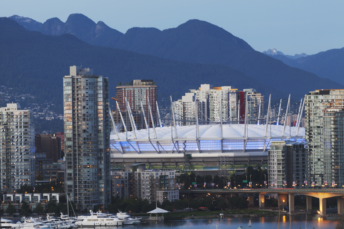 View of downtown Vancouver with the stadium in the centre and the mountains behind