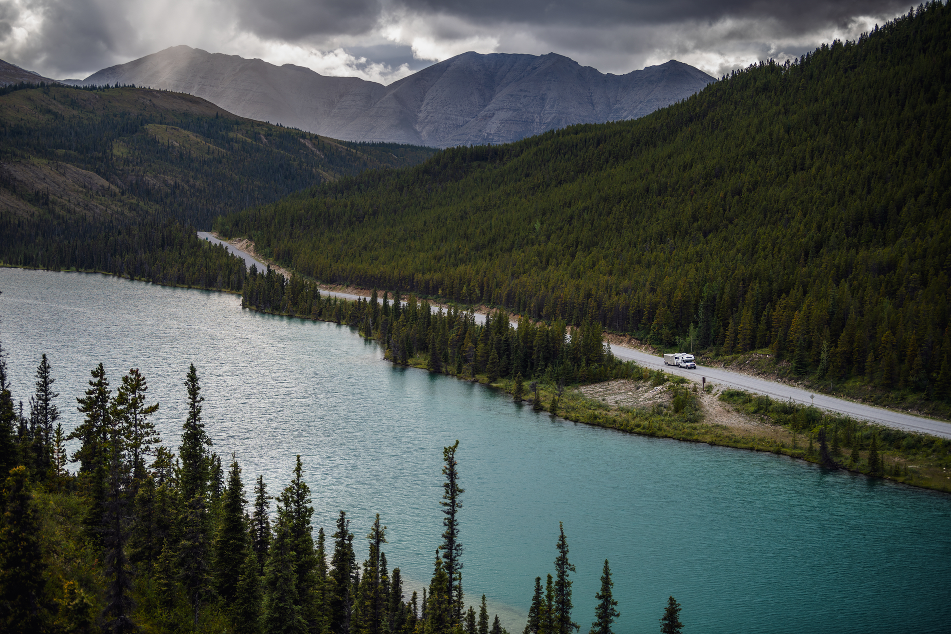 The Alaska Highway along Summit Lake in Stone Mountain Provincial Park | Northern BC Tourism/Andrew Strain