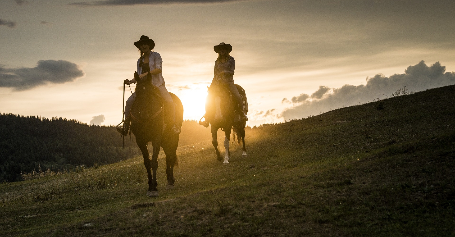 sunset horsback ride at Kayanara guest ranch, Eagle Creek_Blake Jorgenson