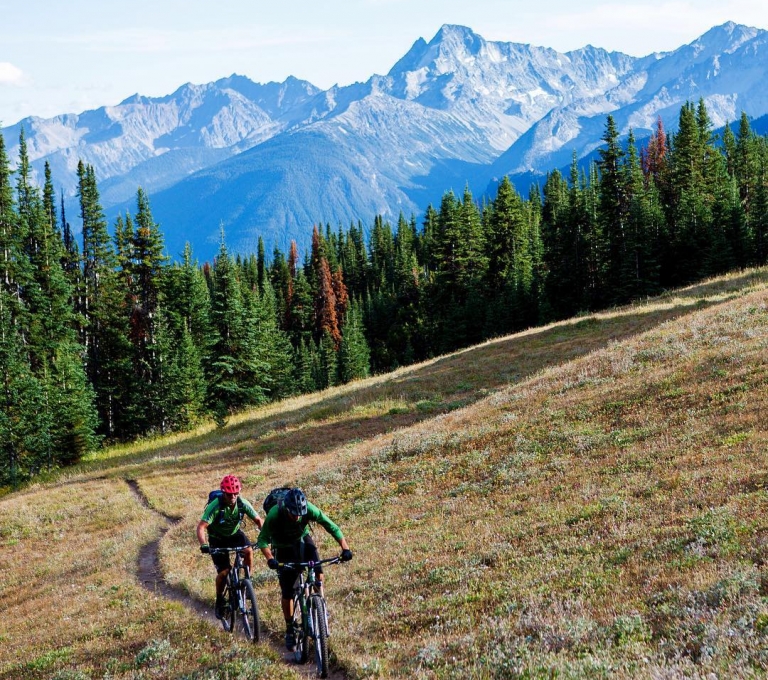 Slivers of single track into the Chilcotin Alpine are the best type of slivers! @skreef1 leading the way on a mind blowing 3 day circuit Cariboo Chilcotin Coast