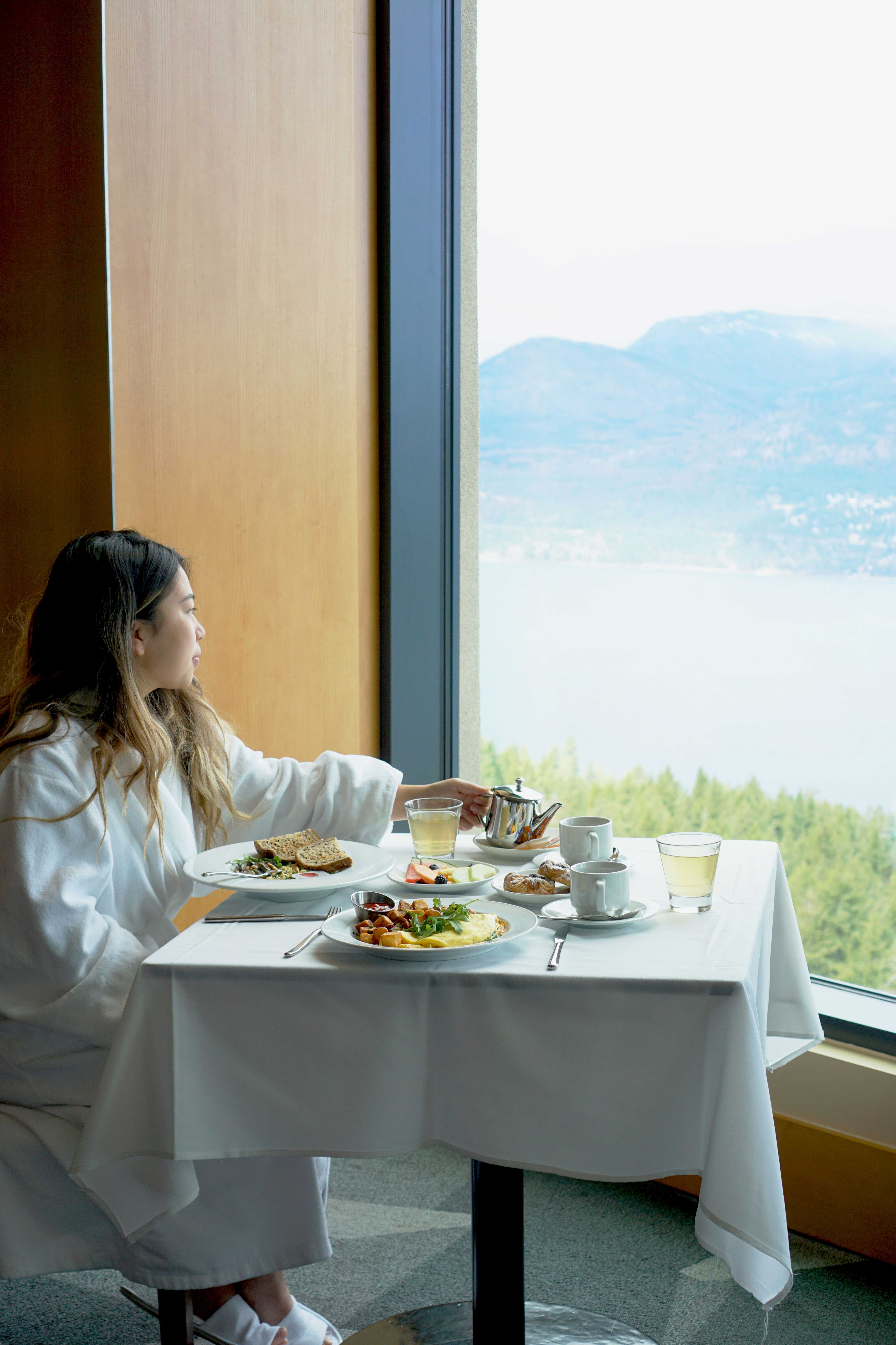 Breakfast with a view at Sparkling Hill Resort
